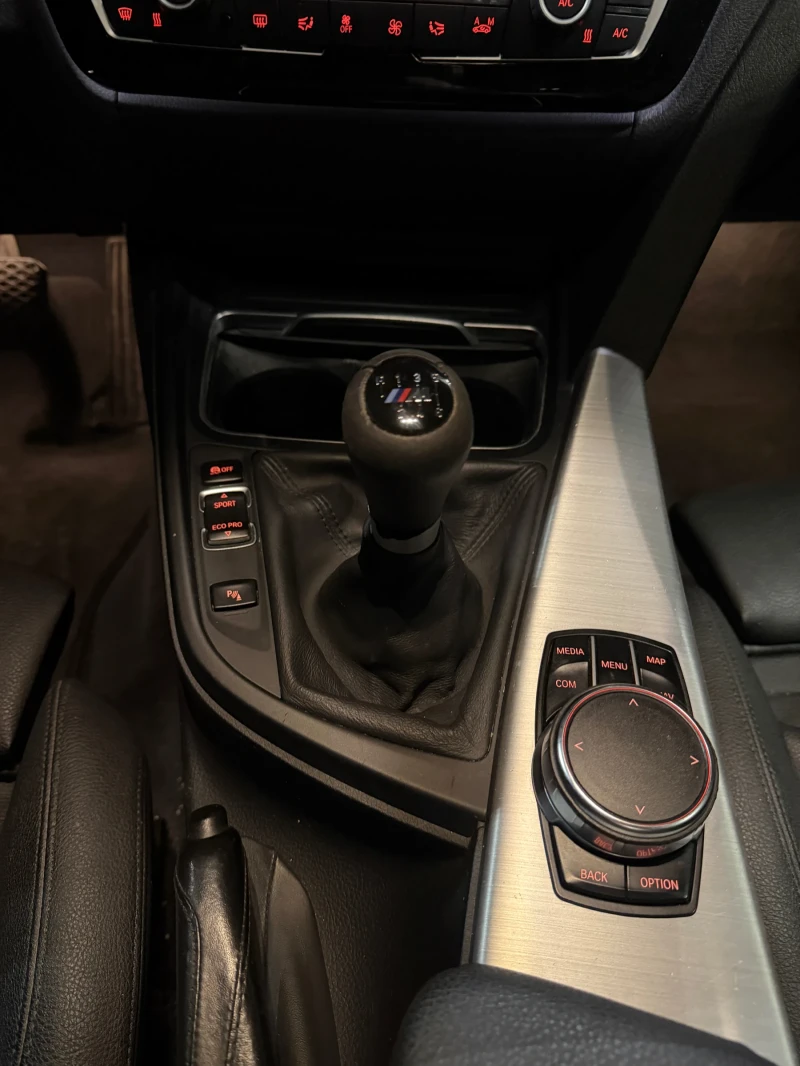 BMW 318 XDRIVE M PACK , снимка 12 - Автомобили и джипове - 53091468