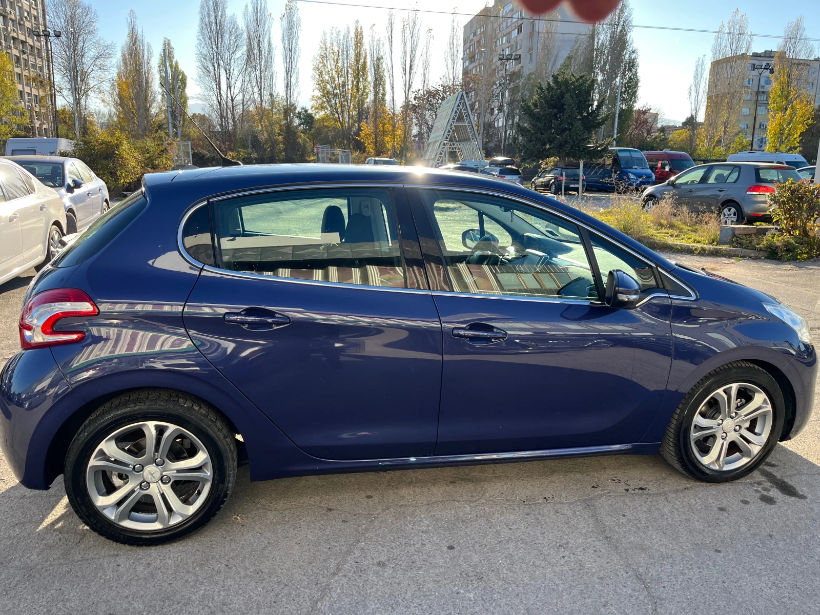 Peugeot 208 1.6 e-HDI ALLURE - изображение 8