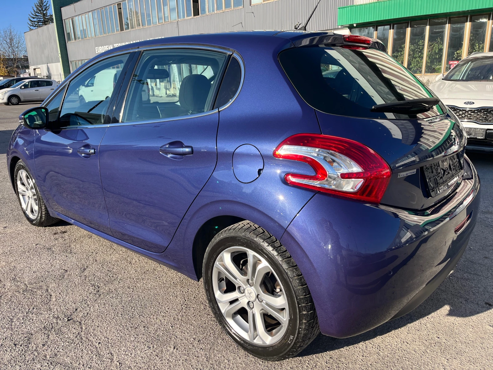 Peugeot 208 1.6 e-HDI ALLURE - изображение 4