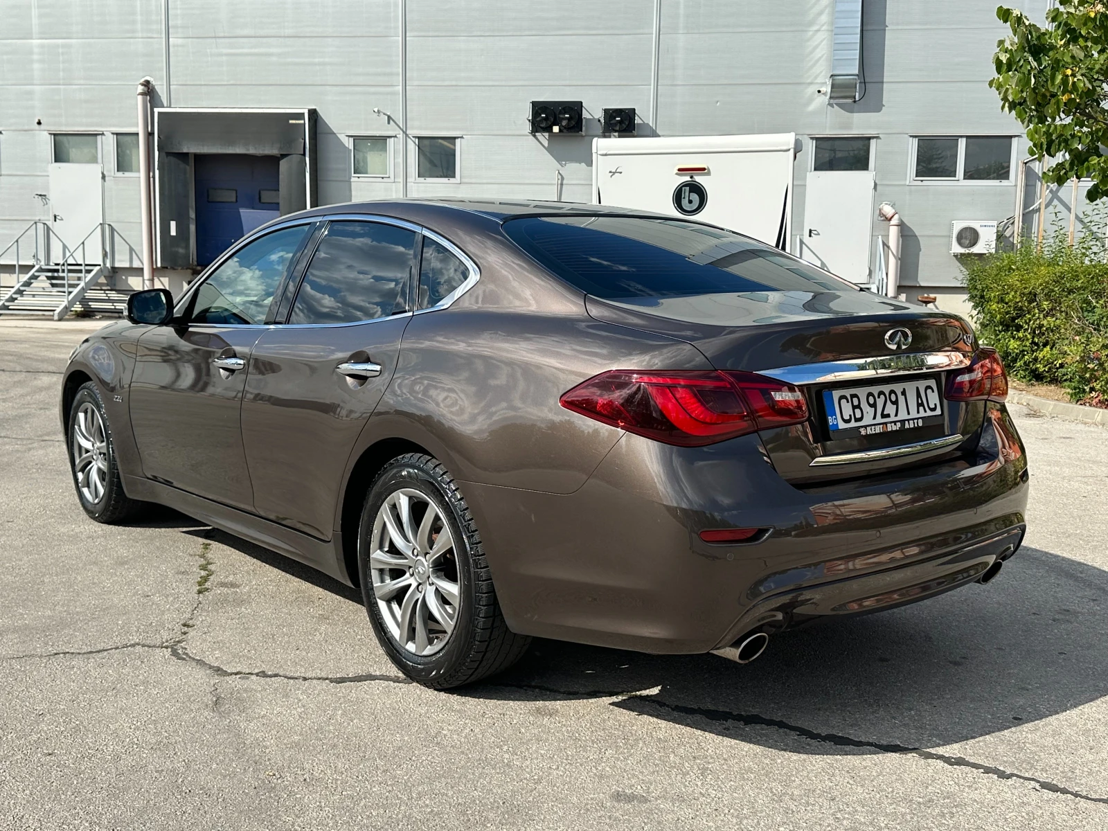 Infiniti Q70 2.2d 170 к.с. - изображение 3
