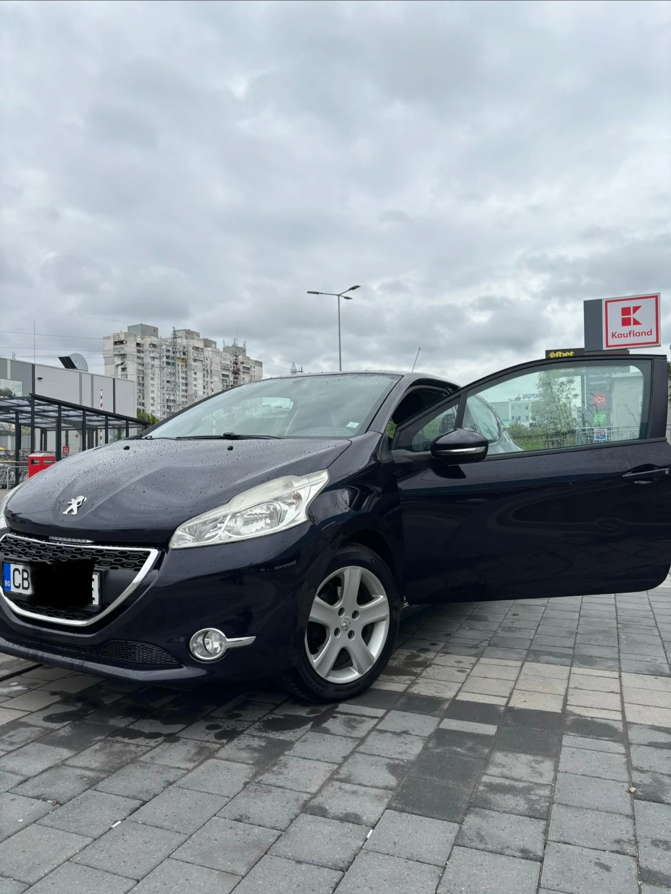 Peugeot 208 1.2 бензин 