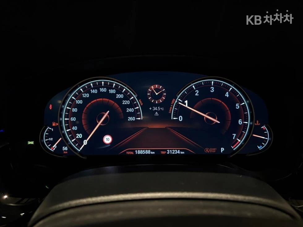 BMW 530 M-pack\360 камери\Амбиетно осветление, снимка 13 - Автомобили и джипове - 56350172