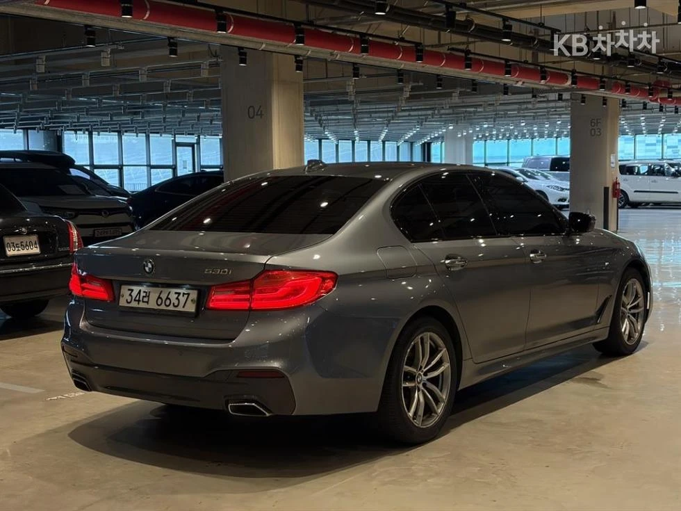 BMW 530 M-pack\360 камери\Амбиетно осветление, снимка 3 - Автомобили и джипове - 56350172