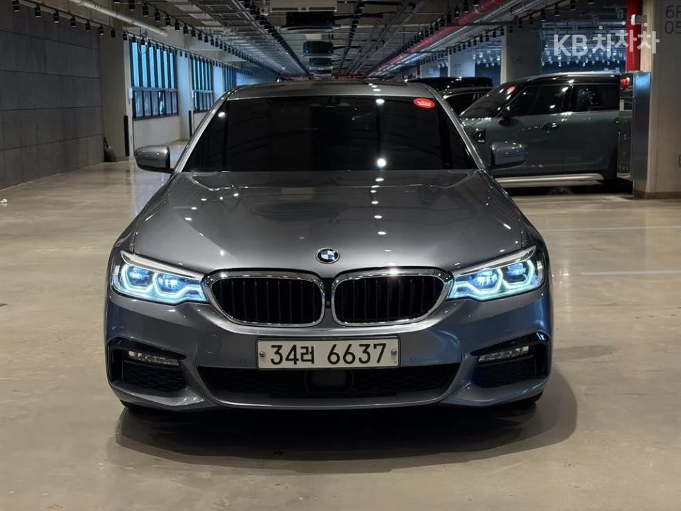 BMW 530 M-pack\360 камери\Амбиетно осветление, снимка 2 - Автомобили и джипове - 56350172