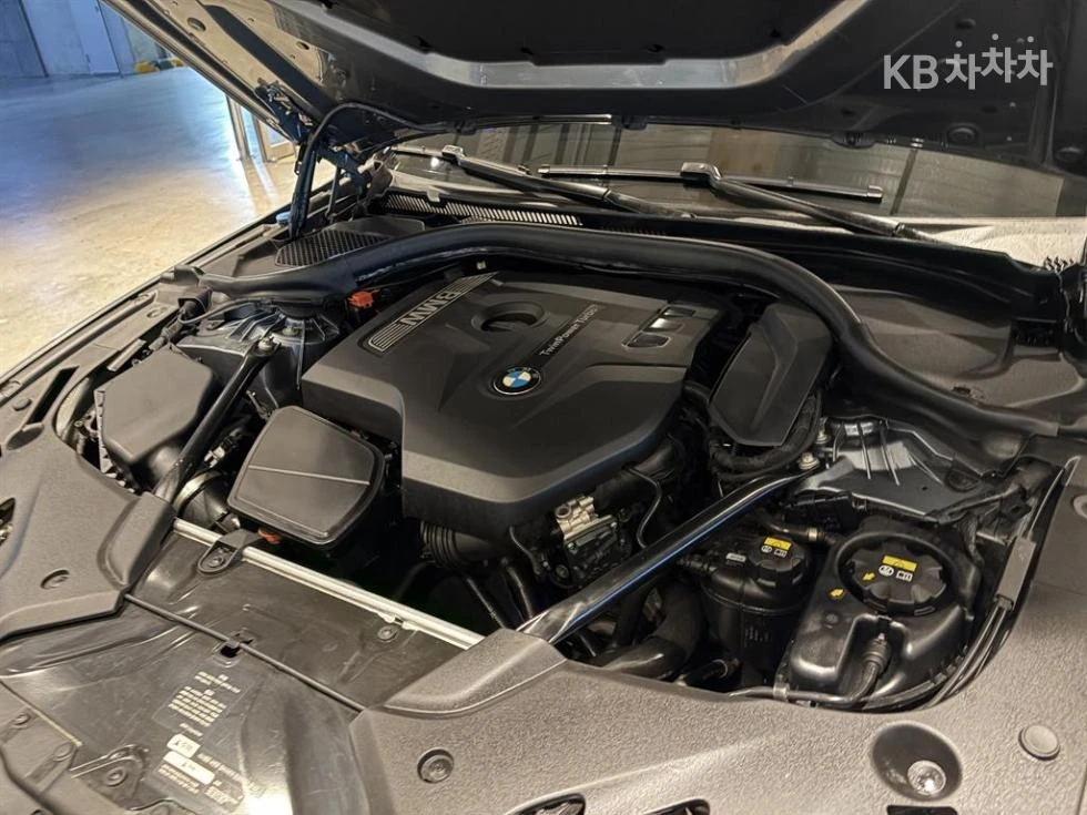 BMW 530 M-pack\360 камери\Амбиетно осветление, снимка 5 - Автомобили и джипове - 56350172