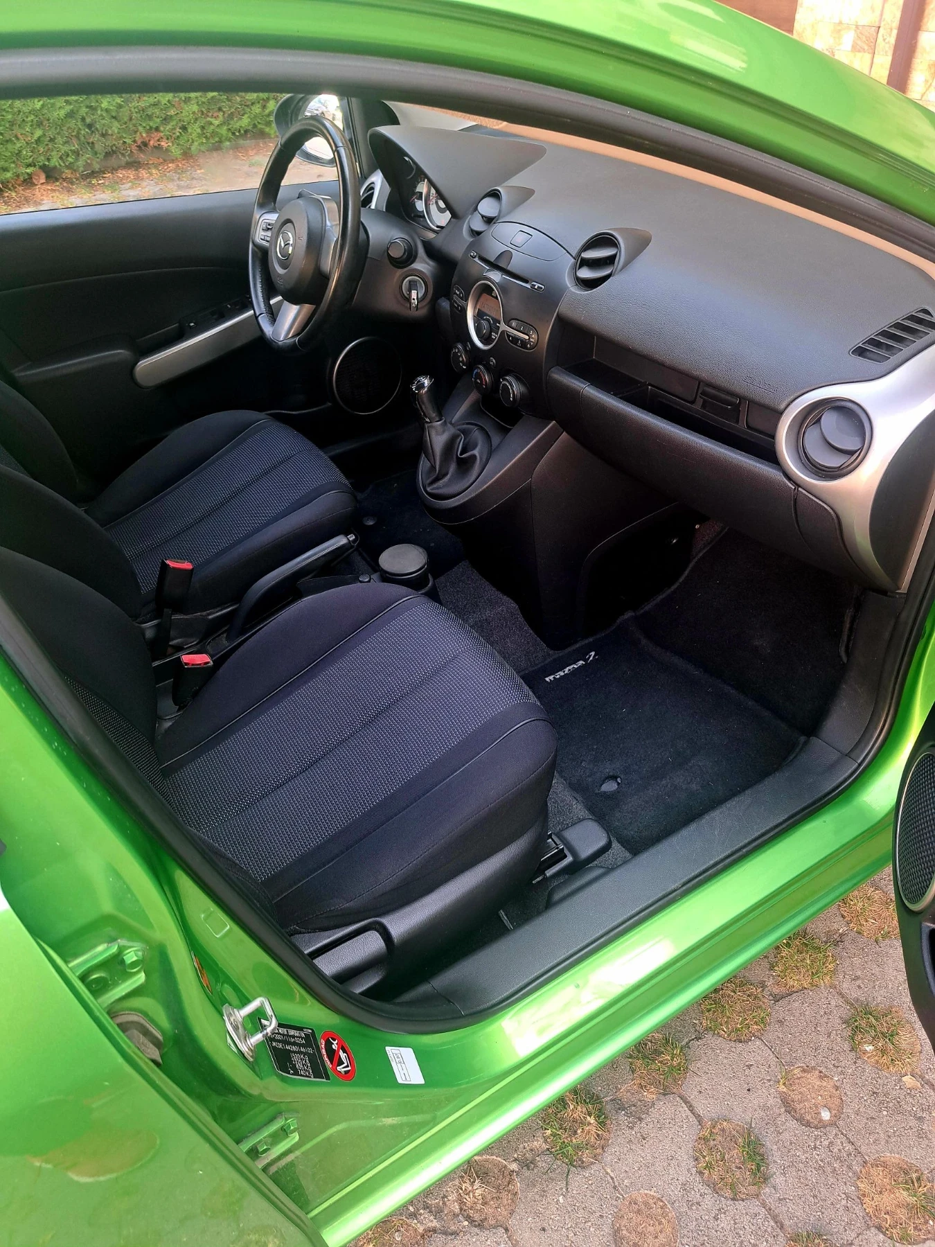 Mazda 2 1.4, снимка 11 - Автомобили и джипове - 56440377