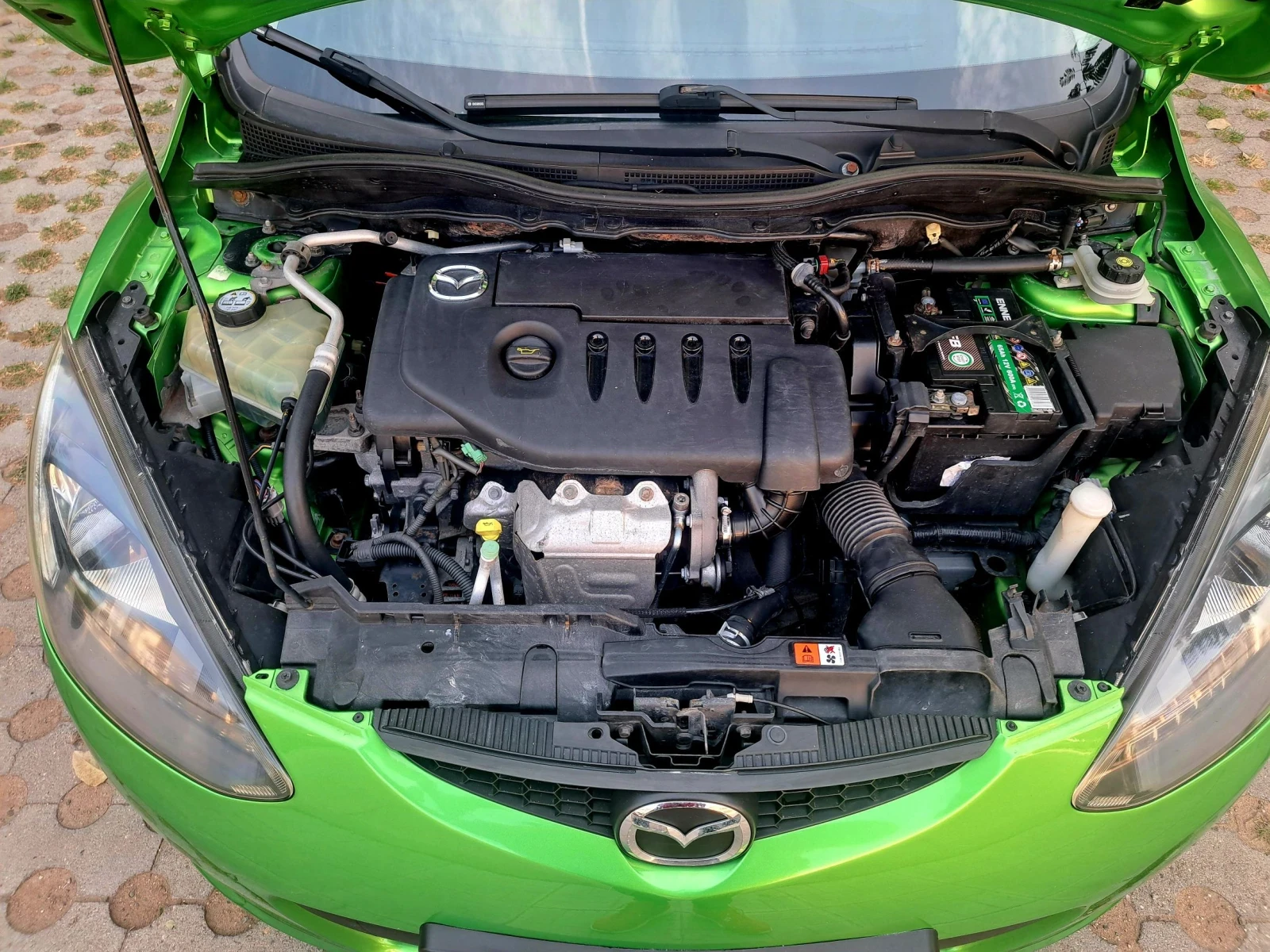 Mazda 2 1.4, снимка 4 - Автомобили и джипове - 56440377