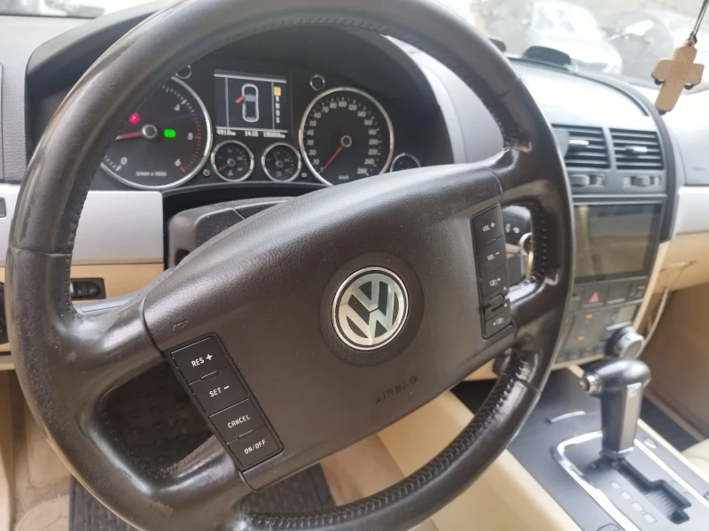 VW Touareg, снимка 14 - Автомобили и джипове - 49379311