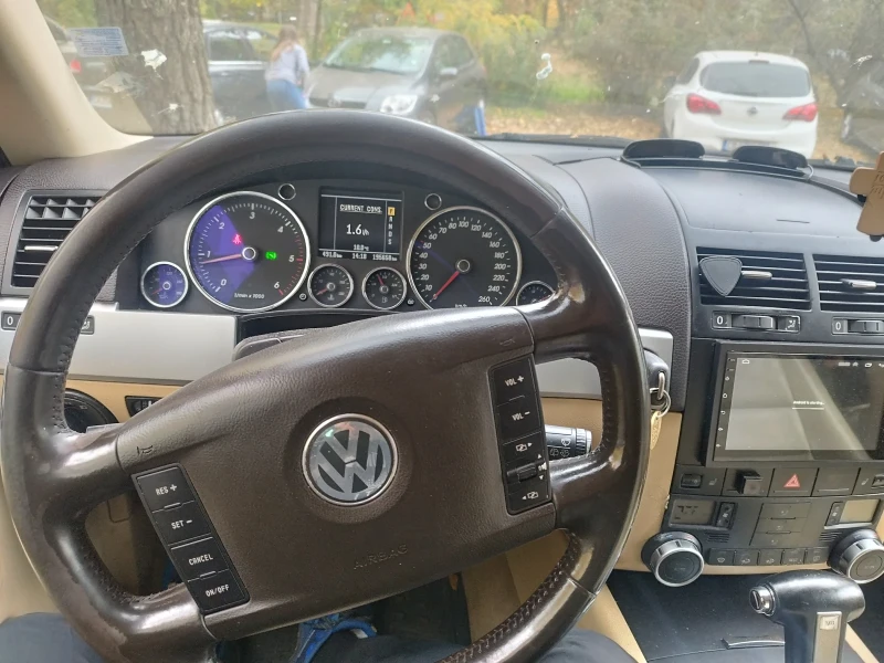 VW Touareg, снимка 7 - Автомобили и джипове - 49379311