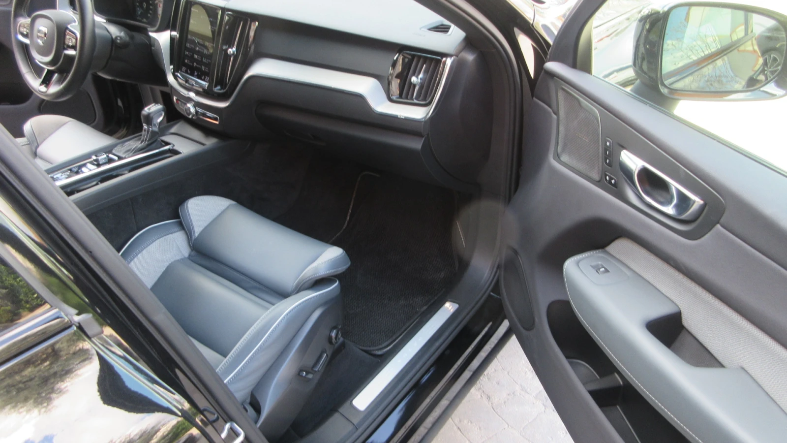 Volvo XC60 2.0T- R DESIGN -250HP- FULL | Mobile.bg   11