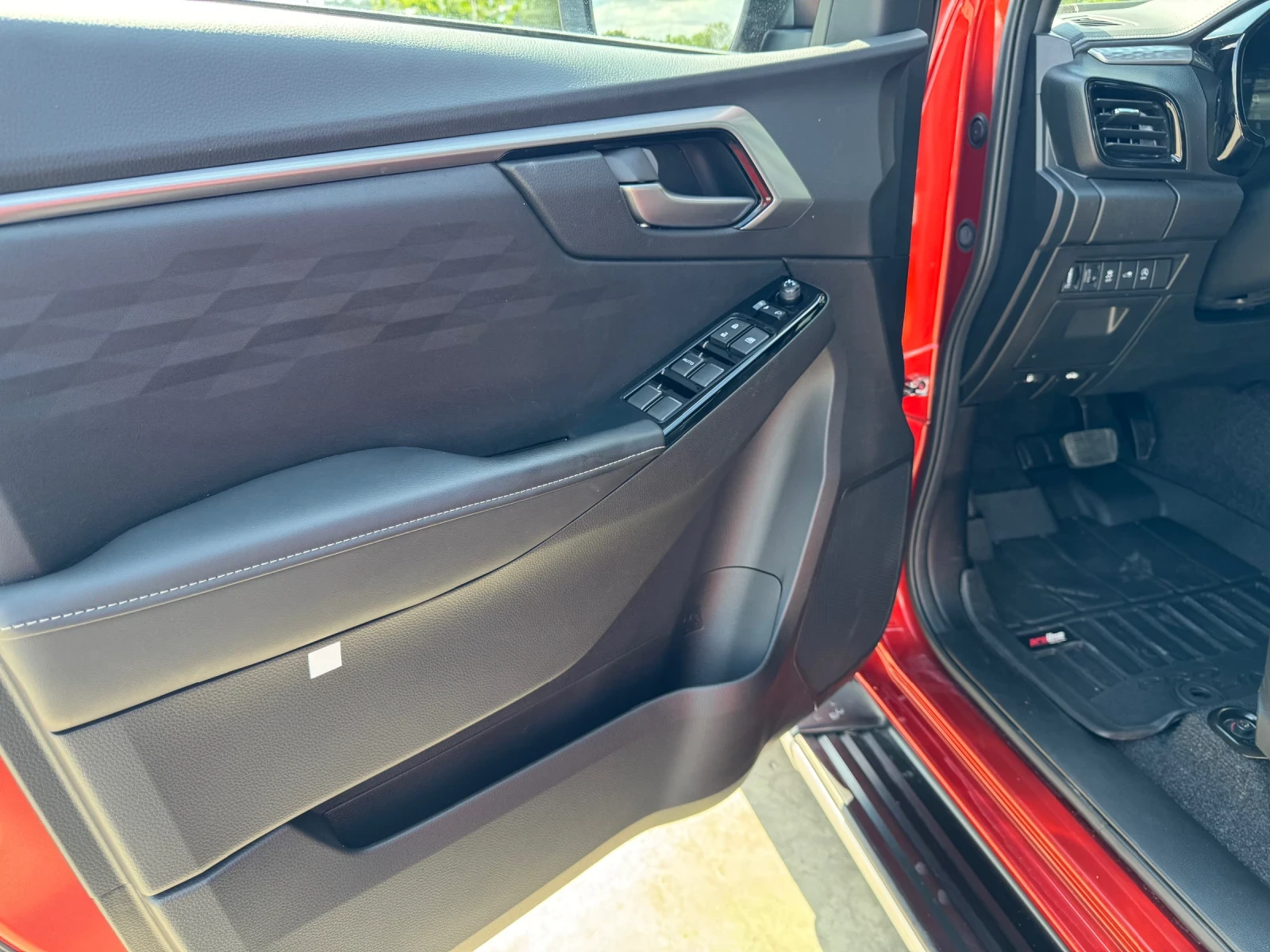 Isuzu D-max Double Cab 4x4 10-години гаранция  - изображение 10
