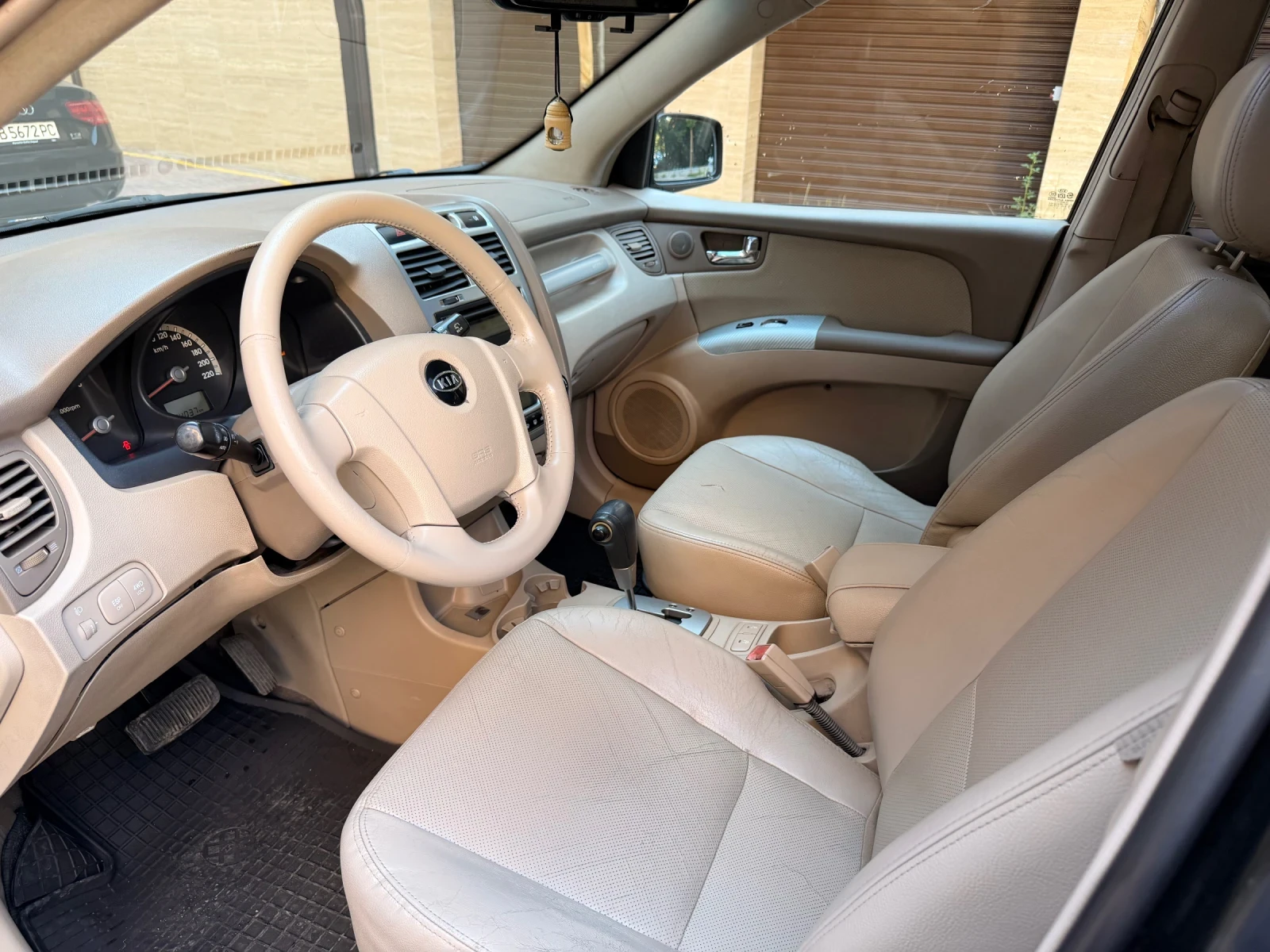 Kia Sportage 2.0 CRDI 4x4 АВТОМАТИК, снимка 9 - Автомобили и джипове - 54623469