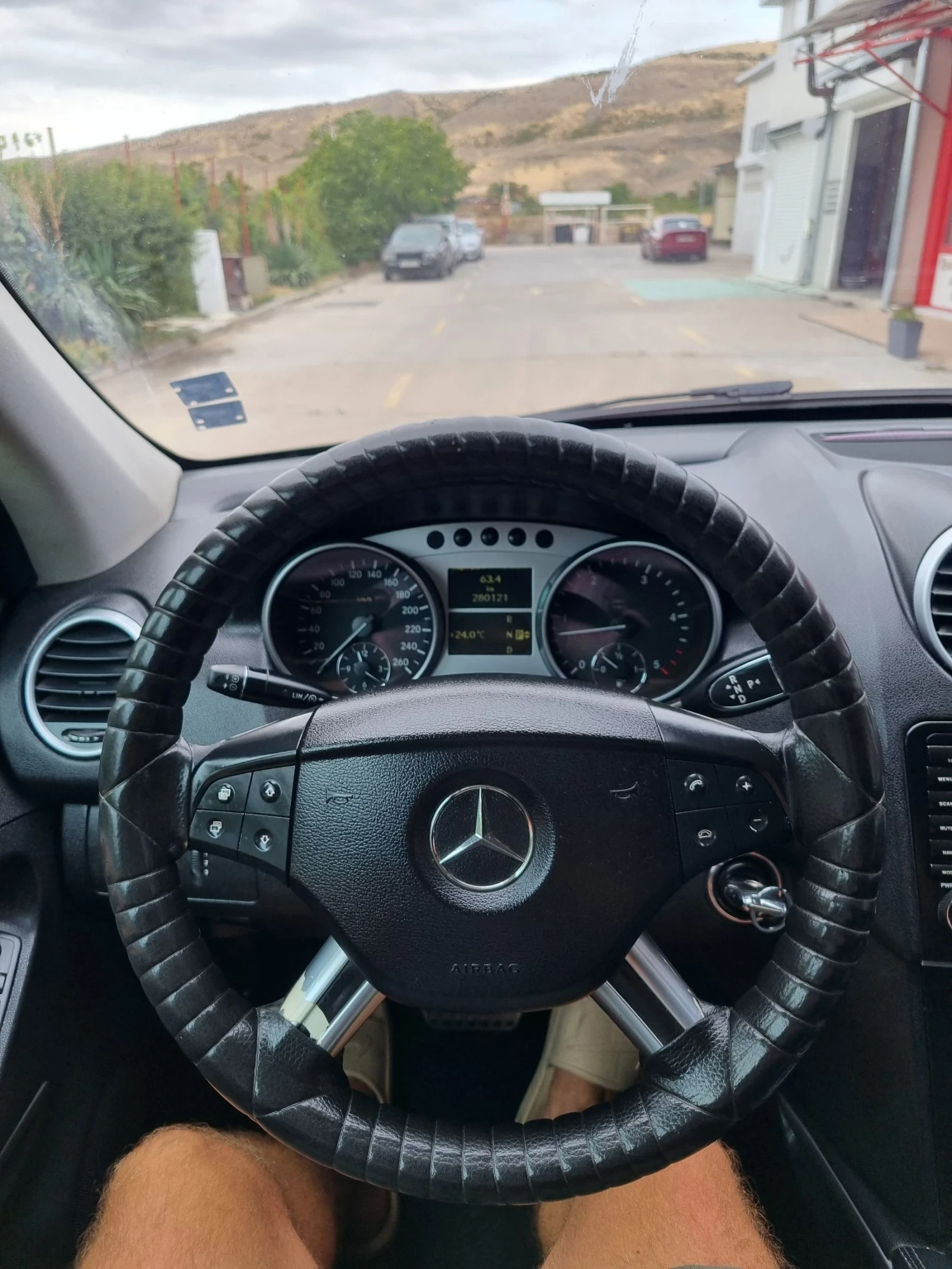 Mercedes-Benz ML 320 Ml320 4 matic на пружини!, снимка 14 - Автомобили и джипове - 55654137