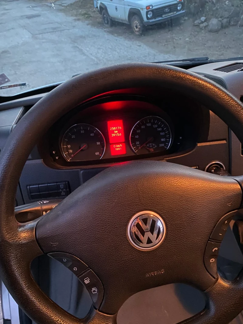 VW Crafter 2.5, снимка 10 - Бусове и автобуси - 52731959