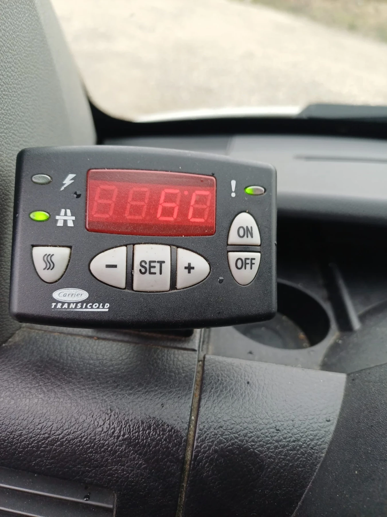 VW Crafter Хладилен, снимка 9 - Бусове и автобуси - 53930203