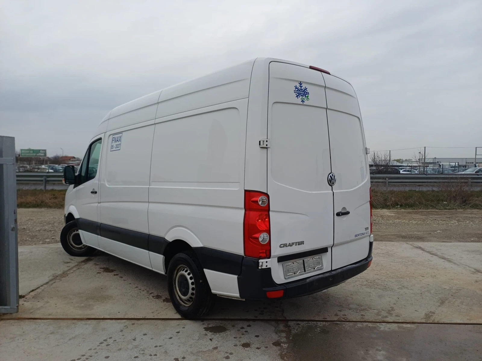 VW Crafter Хладилен, снимка 3 - Бусове и автобуси - 53930203