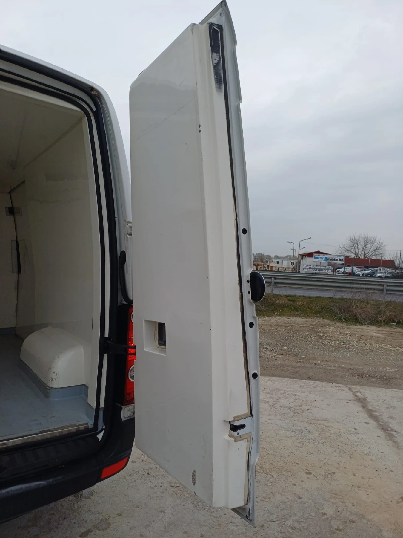VW Crafter Хладилен, снимка 5 - Бусове и автобуси - 53930203