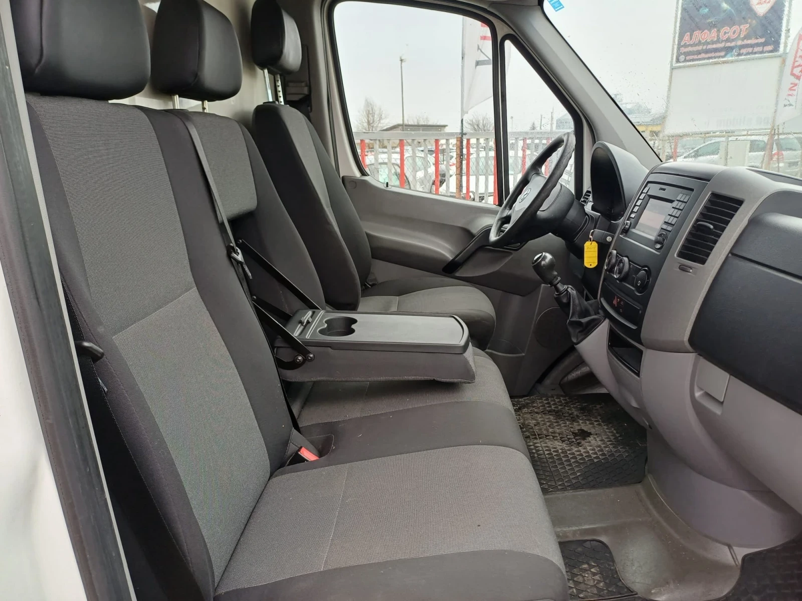 VW Crafter Хладилен, снимка 10 - Бусове и автобуси - 53930203