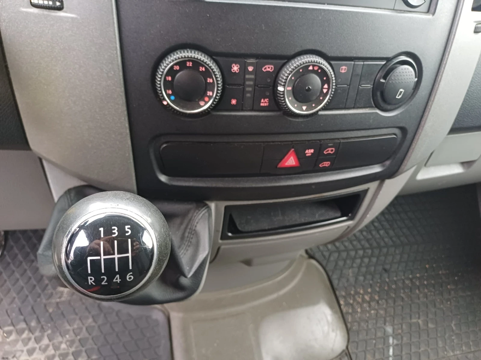 VW Crafter Хладилен, снимка 13 - Бусове и автобуси - 53930203