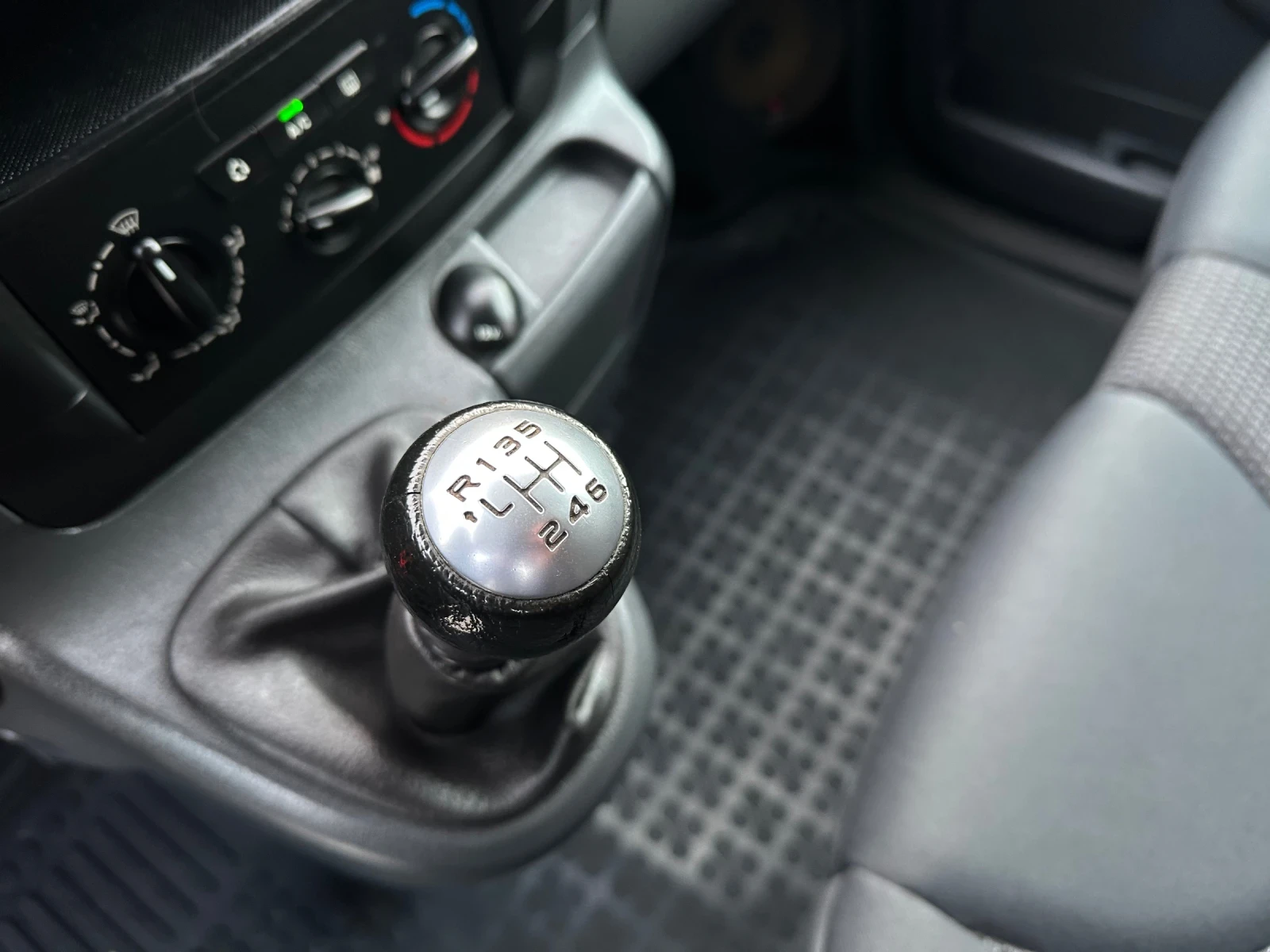 Citroen Jumpy 9 местен* Климатик* Топ състояние, снимка 16 - Бусове и автобуси - 53927591