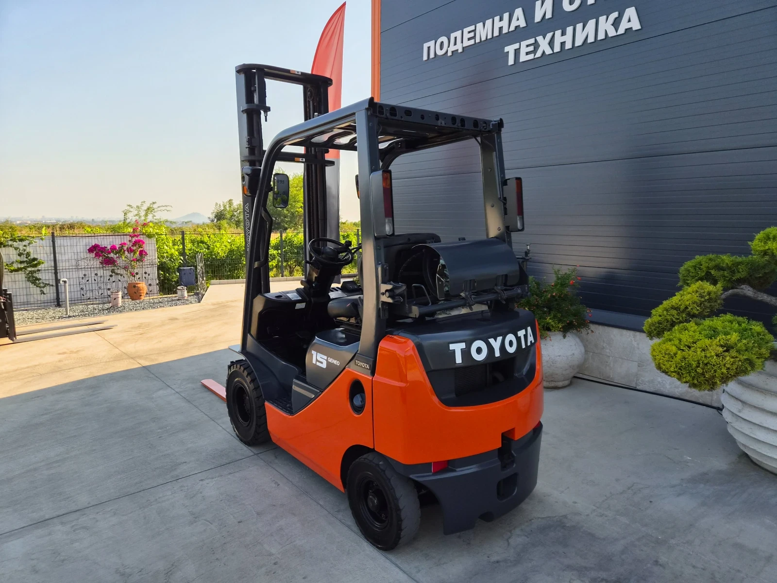 Мотокар Toyota Вдига на 4.5 м. / АВТОМАТ / газ+ бензин / КАТО НОВ, снимка 3 - Индустриална техника - 54337676