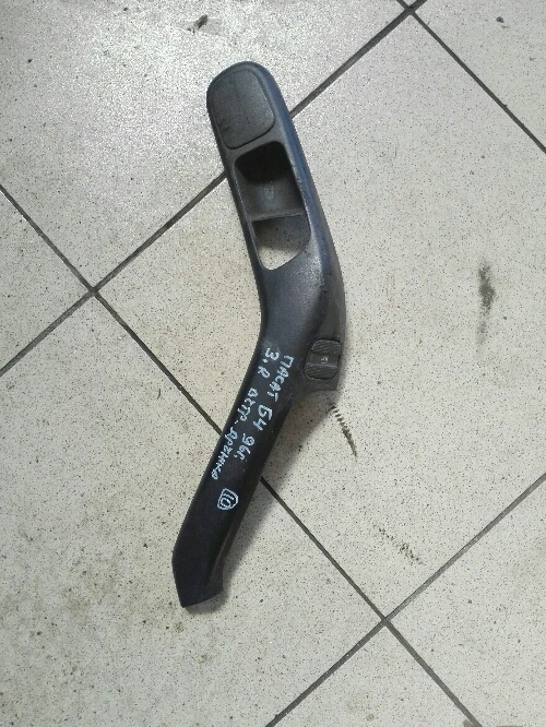 Дръжка врата вътрешна задна дясна Фолксваген Пасат Б4