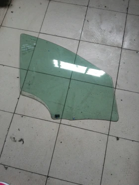 Стъкло предно дясно Пежо 407 седан 05г