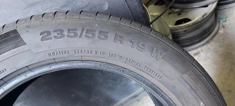 Гуми Летни 235/55R19, снимка 8 - Гуми и джанти - 35130087