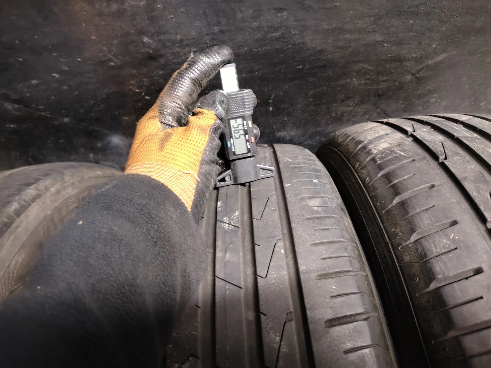 Гуми Летни 225/55R19, снимка 5 - Гуми и джанти - 54091392