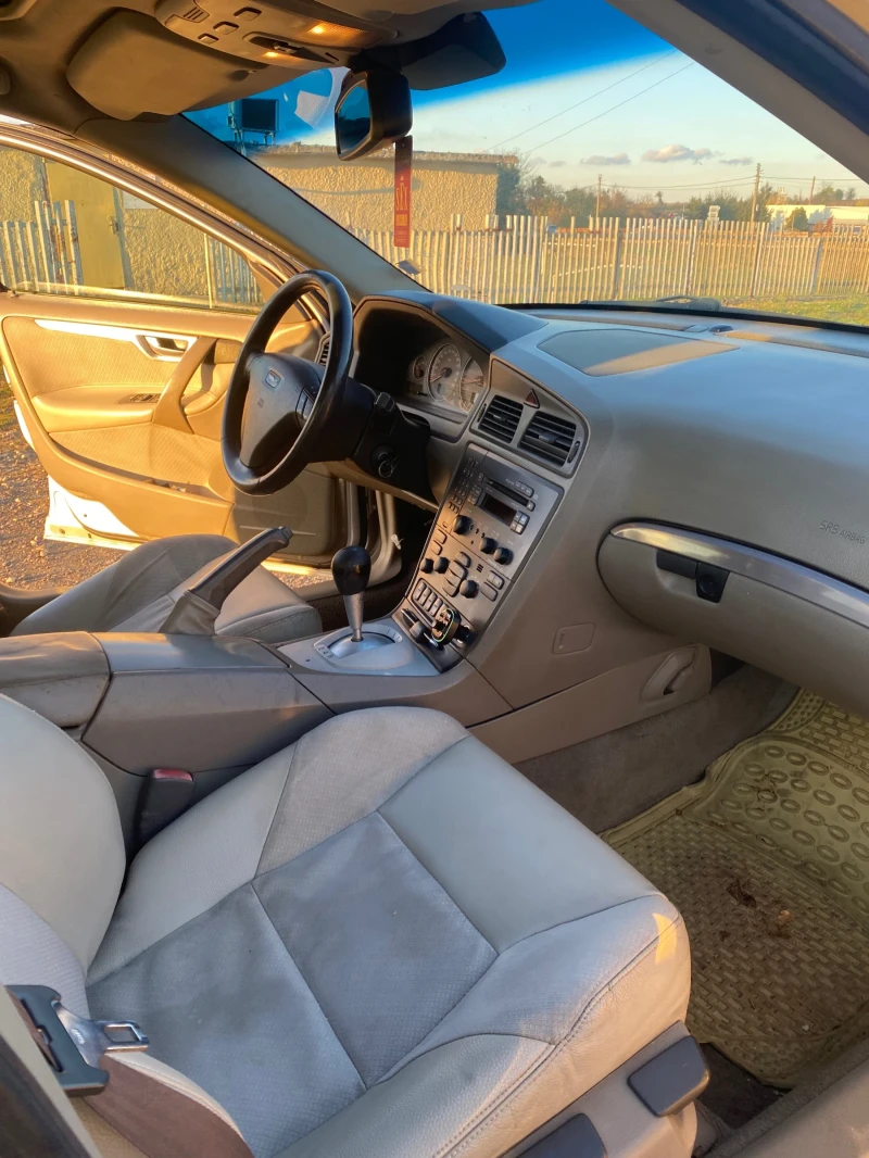 Volvo S60 2.4D, снимка 11 - Автомобили и джипове - 52486644