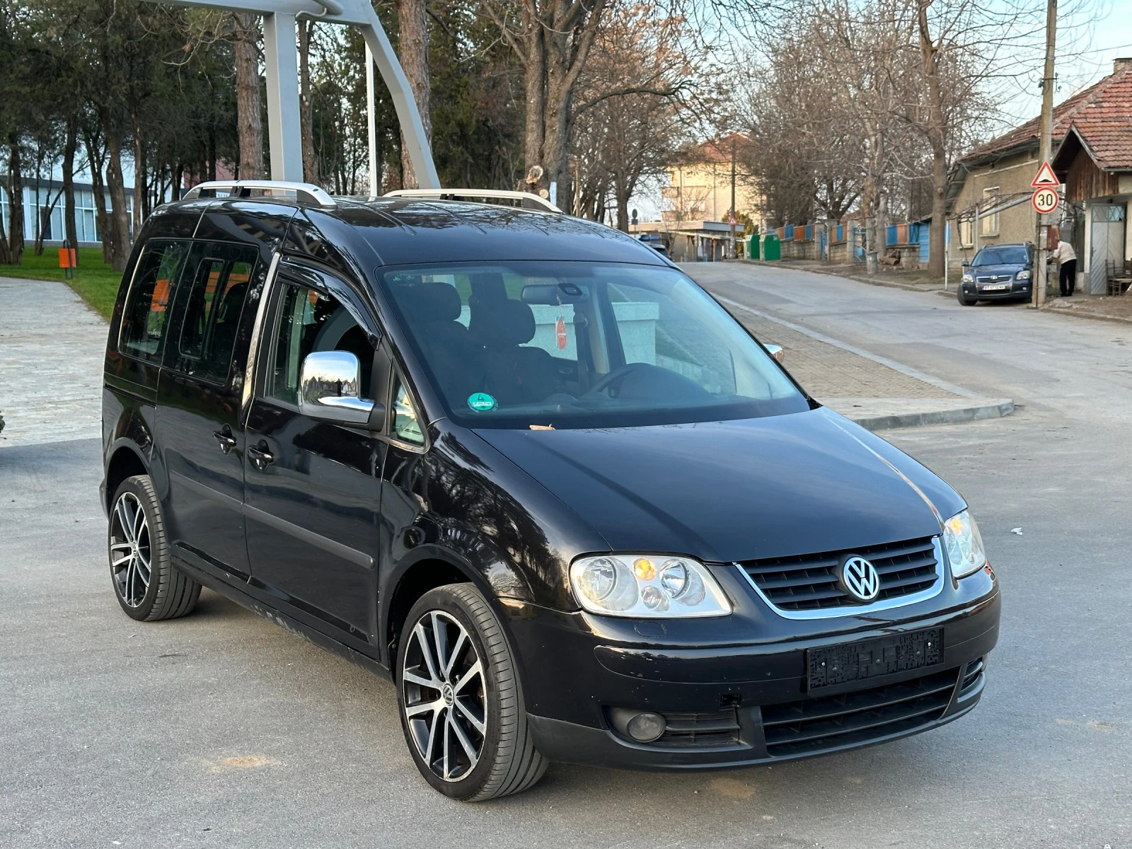 VW Caddy 1.9TDI DSG - изображение 2