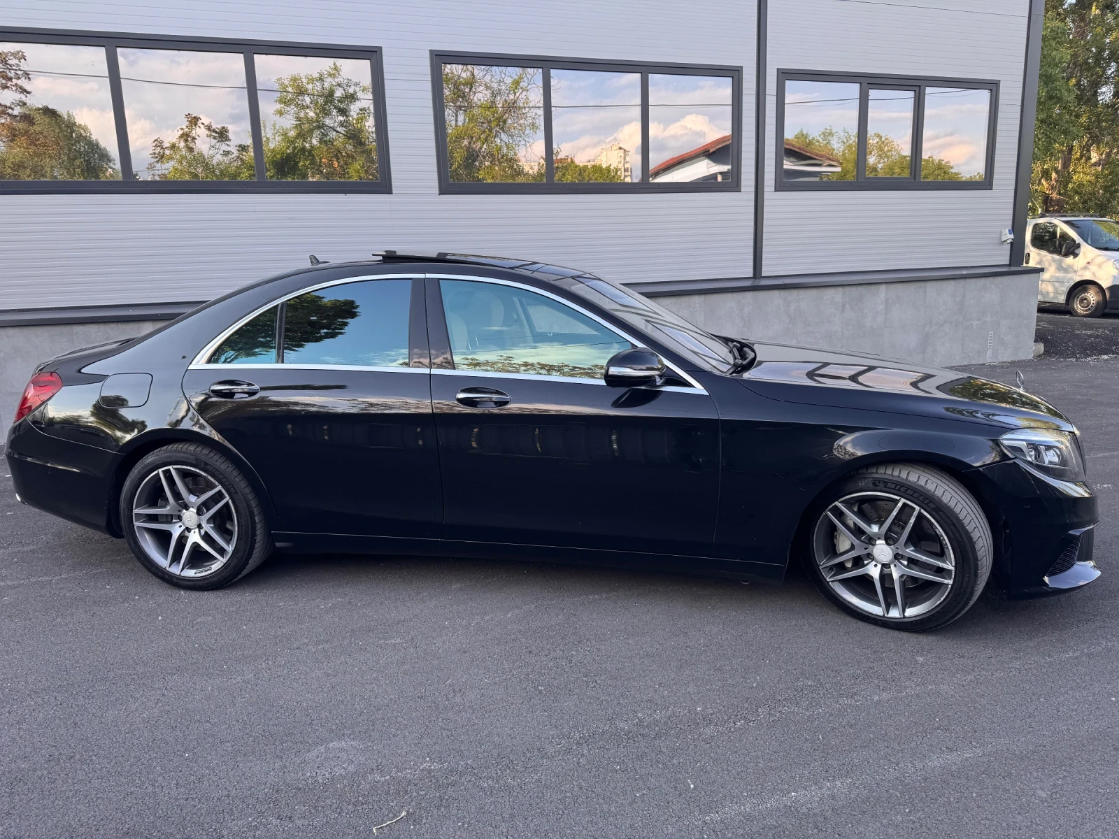 Mercedes-Benz S 500 4Matic AMG Line - изображение 2