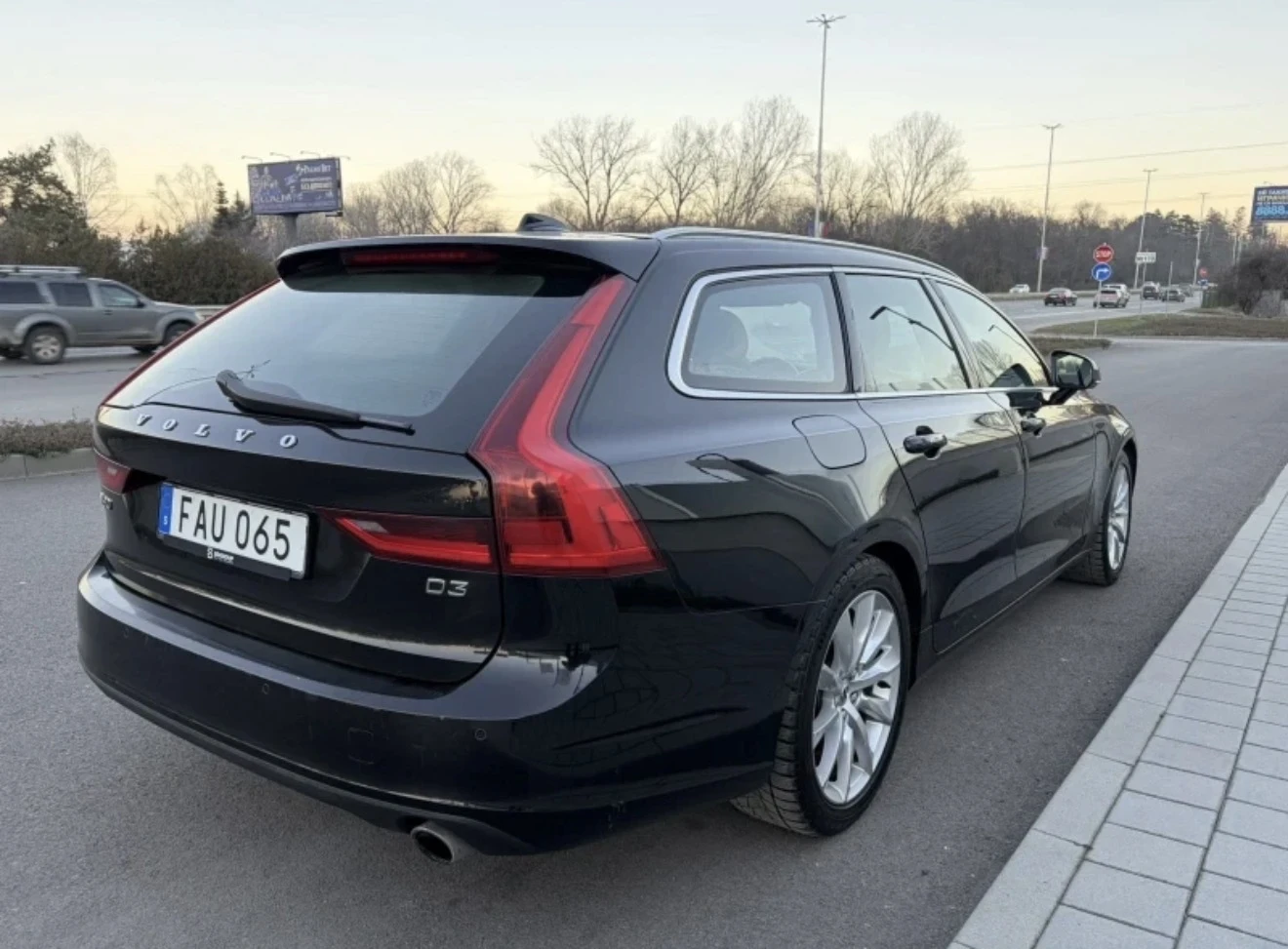 Volvo V90 D3 MOMENTUM - изображение 3