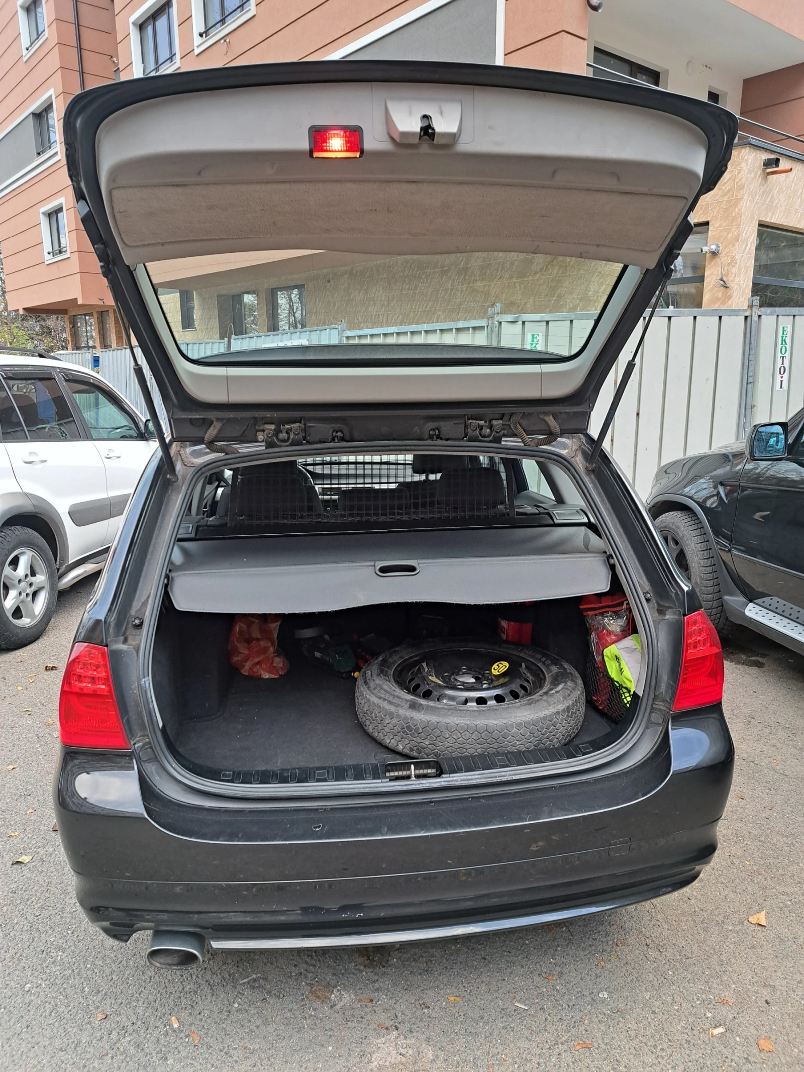 BMW 318 автоматик, снимка 4 - Автомобили и джипове - 53907379