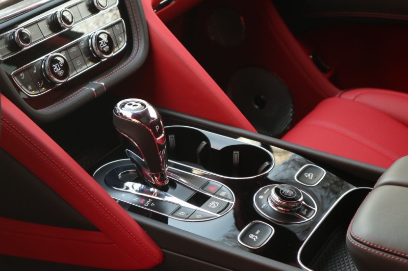 Bentley Bentayga V8/ MULLINER/ LONG/ 4 SEATS/ NAIM/ NIGHT VISION/ , снимка 11 - Автомобили и джипове - 46345319