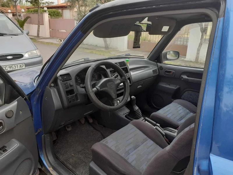 Toyota Rav4, снимка 4 - Автомобили и джипове - 47429593