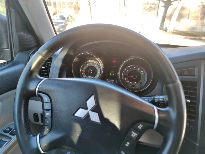 Mitsubishi Pajero 3.2 DID 200 кс, снимка 7 - Автомобили и джипове - 51099927