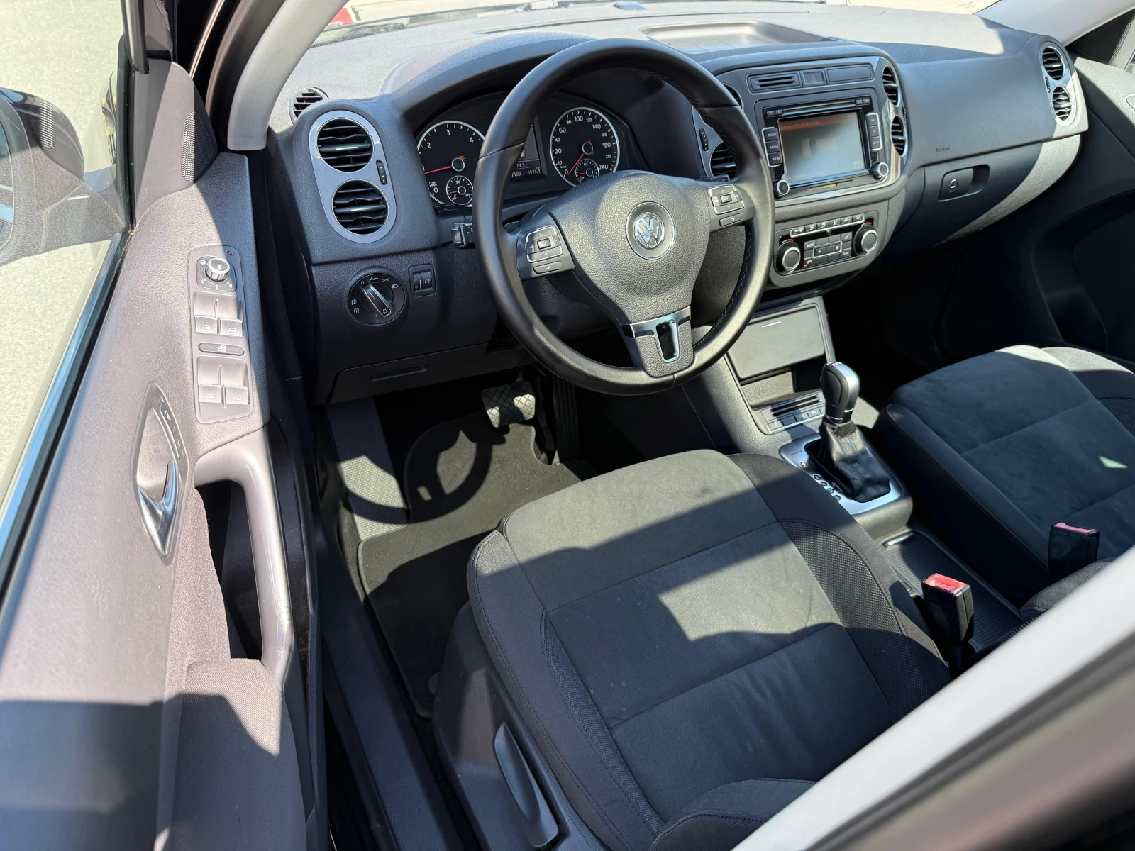 VW Tiguan 2.0TDI 4-MOTION DSG FUL ! 100% РЕАЛНИ КМ-ДОКАЗУЕМИ - изображение 10