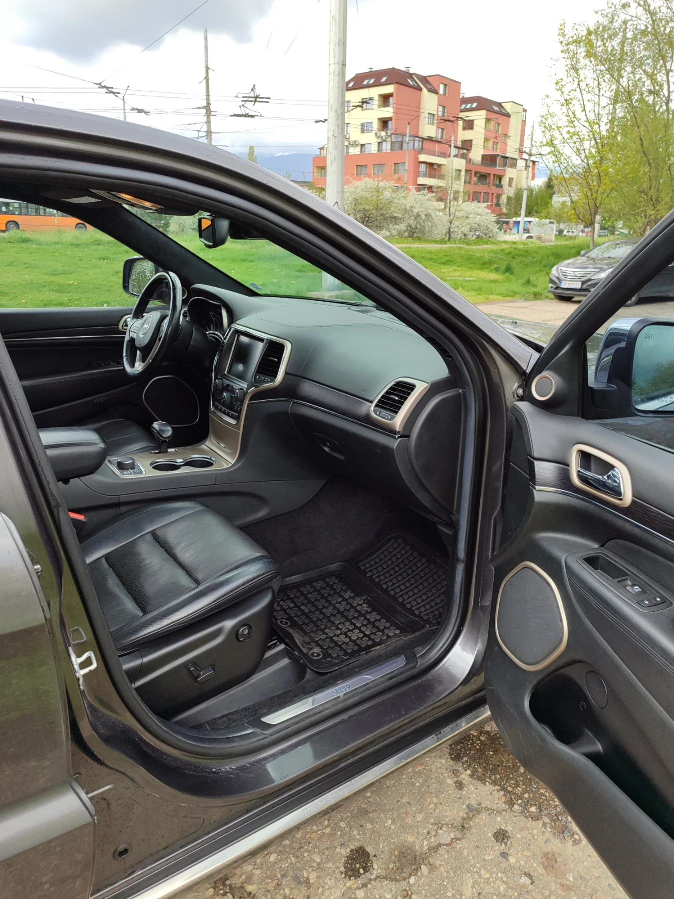 Jeep Grand cherokee 3.6 SUMMIT, снимка 9 - Автомобили и джипове - 54207276