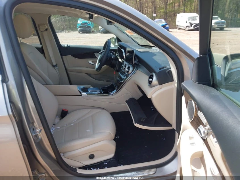 Mercedes-Benz GLC 300 2.0l Suv, снимка 5 - Автомобили и джипове - 54572470