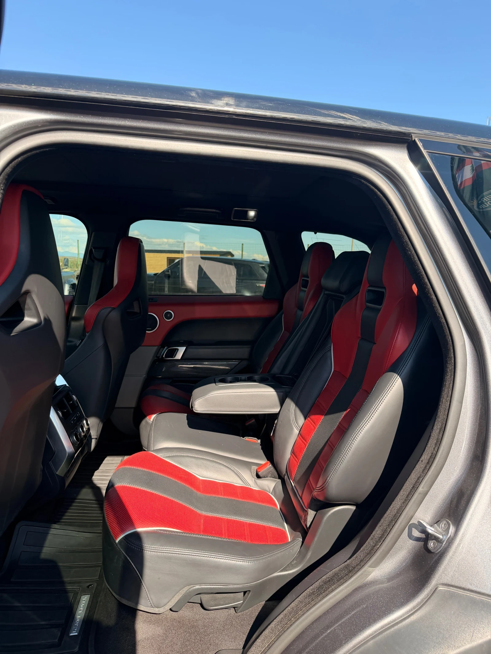 Land Rover Range Rover Sport SVR, снимка 8 - Автомобили и джипове - 54595609