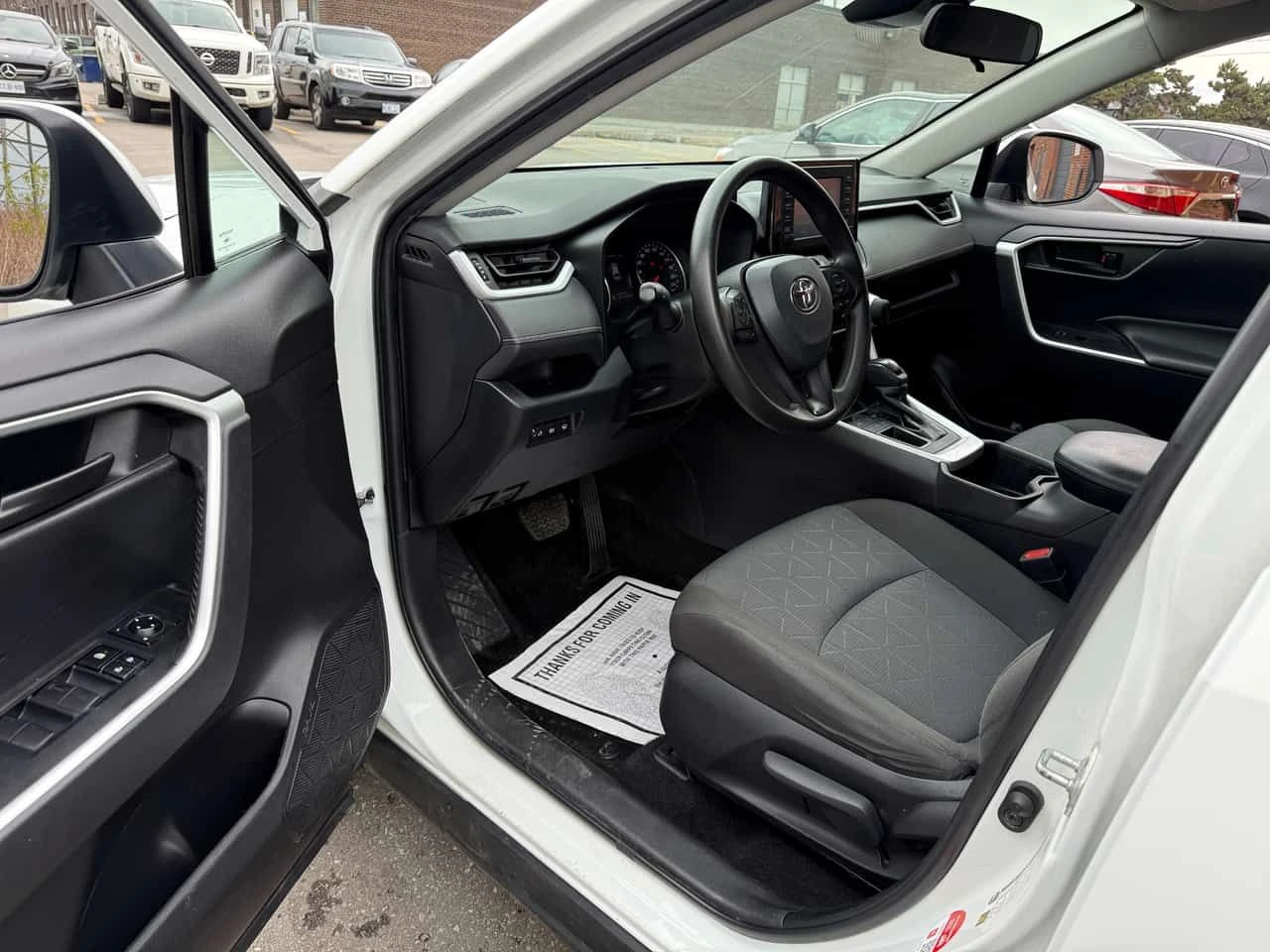 Toyota Rav4 * LE * CARFAX * АВТОКРЕДИТ БЕЗ ПЪРВОНАЧАЛНА ВНОСКА, снимка 5 - Автомобили и джипове - 54632846