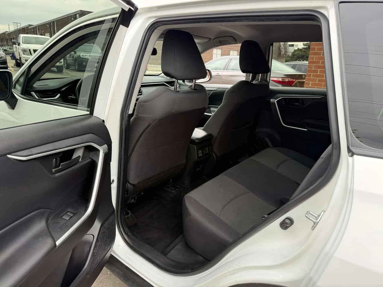 Toyota Rav4 * LE * CARFAX * АВТОКРЕДИТ БЕЗ ПЪРВОНАЧАЛНА ВНОСКА, снимка 12 - Автомобили и джипове - 54632846