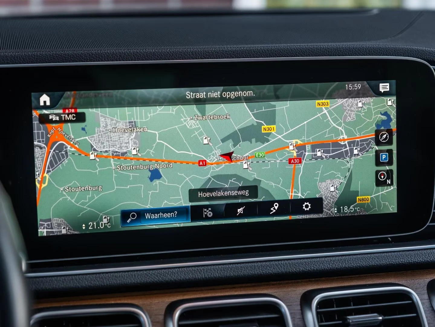 Mercedes-Benz GLE 350 de/4MATIC/320HP/AMG/PREMIUM/PANO/DIGI/AHK/CAM/352q, снимка 11 - Автомобили и джипове - 54702564