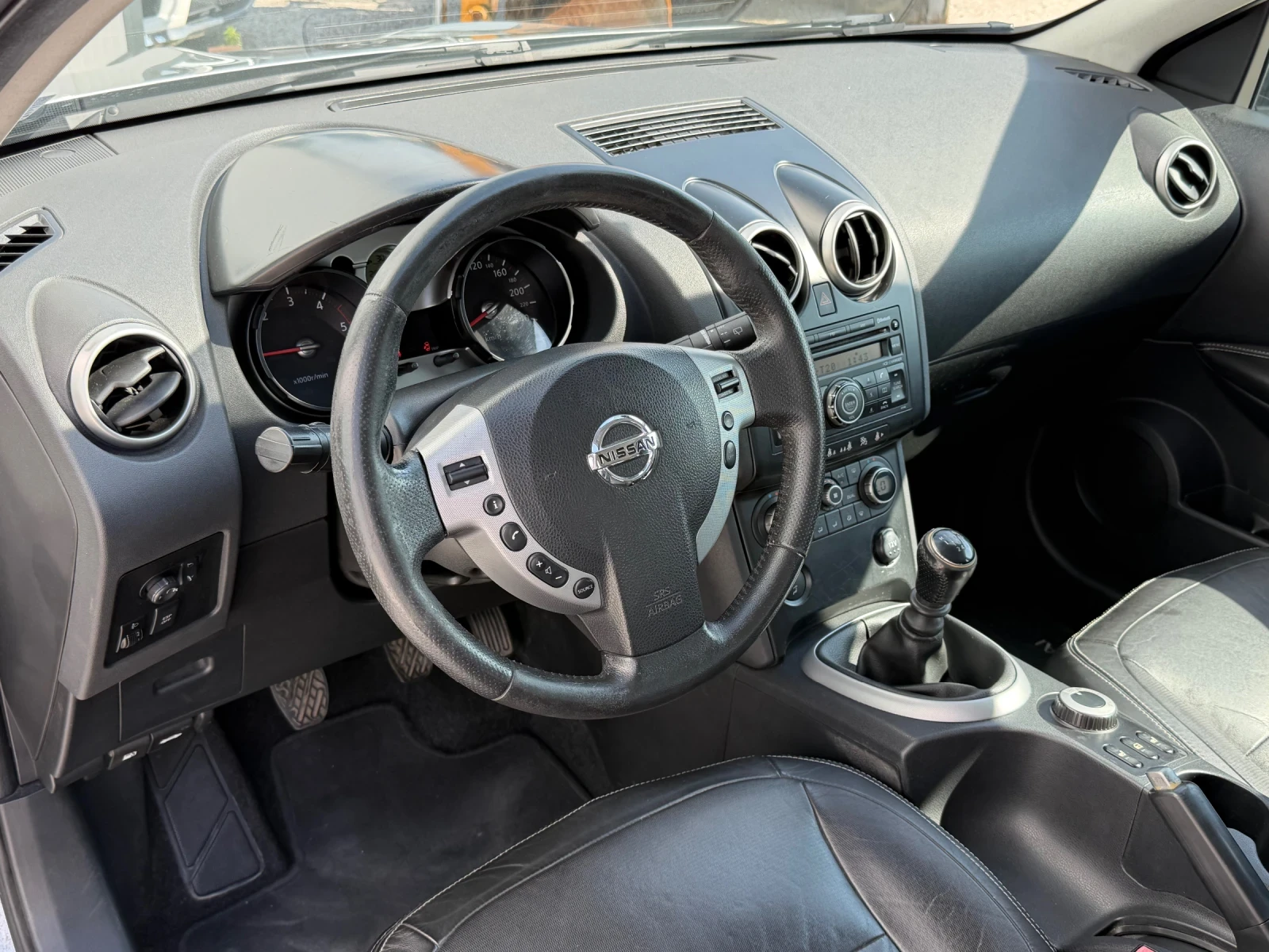 Nissan Qashqai 1.5* 4X4* Кожа* Подгрев* Панорама* , снимка 7 - Автомобили и джипове - 54823169