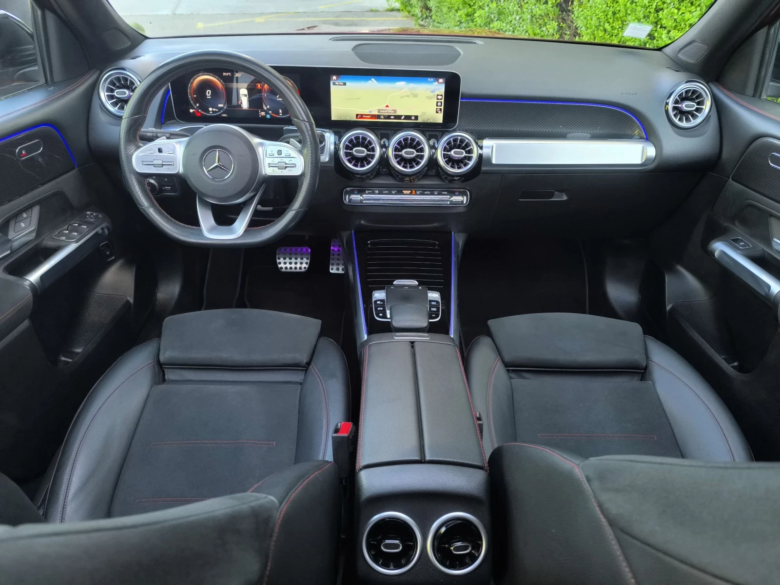 Mercedes-Benz GLB 200 D AMG LINE ПАНОРАМА 7-МЕСТА, снимка 7 - Автомобили и джипове - 54905086
