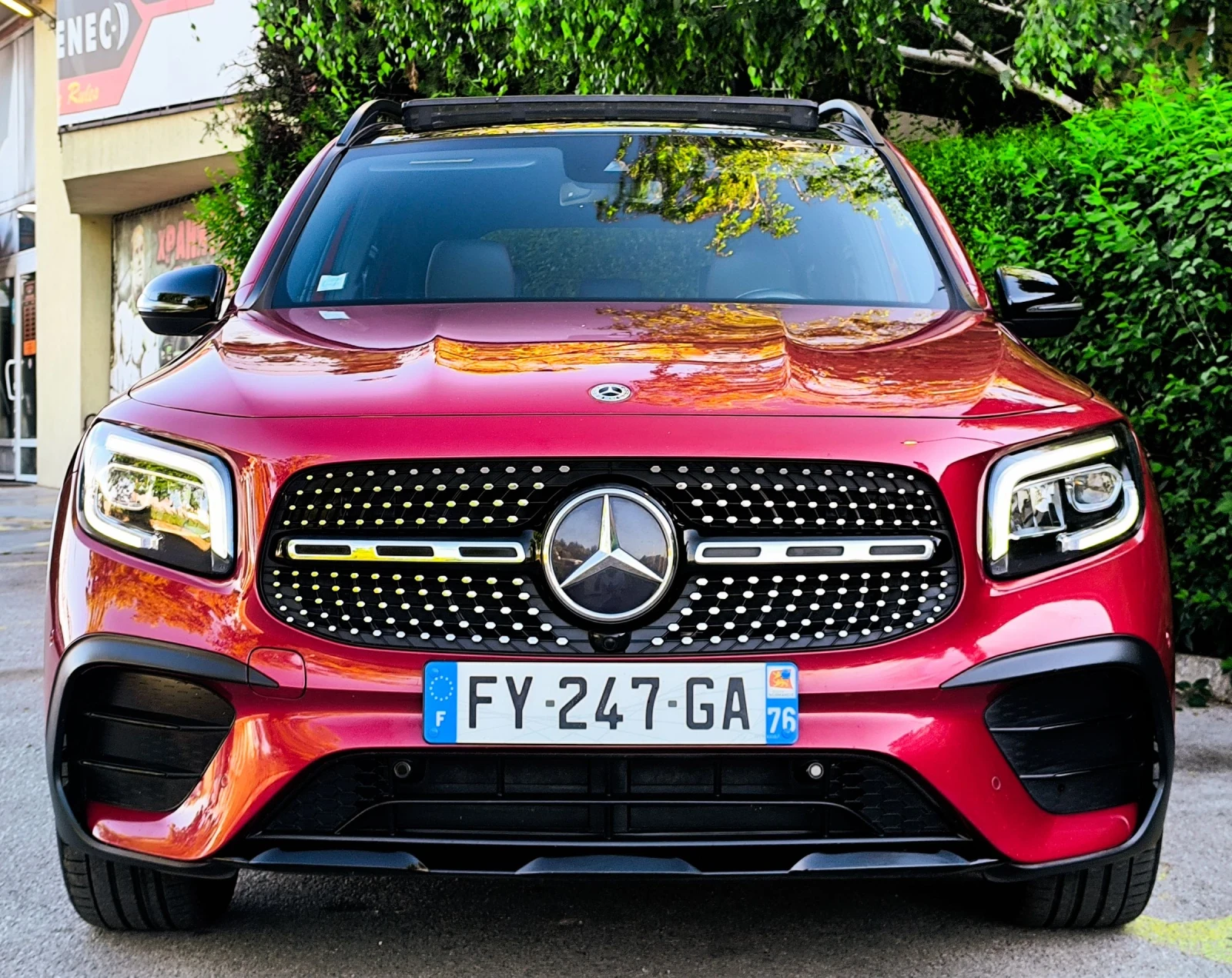Mercedes-Benz GLB 200 D AMG LINE ПАНОРАМА 7-МЕСТА, снимка 2 - Автомобили и джипове - 54905086