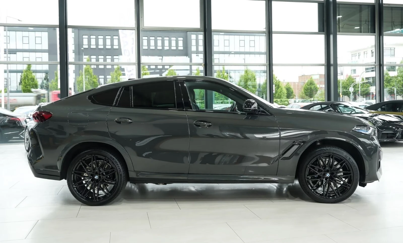 BMW X6 M Competition/INDIVIDUAL/LED/HARMAN KARDON/HUD/360, снимка 4 - Автомобили и джипове - 56021654