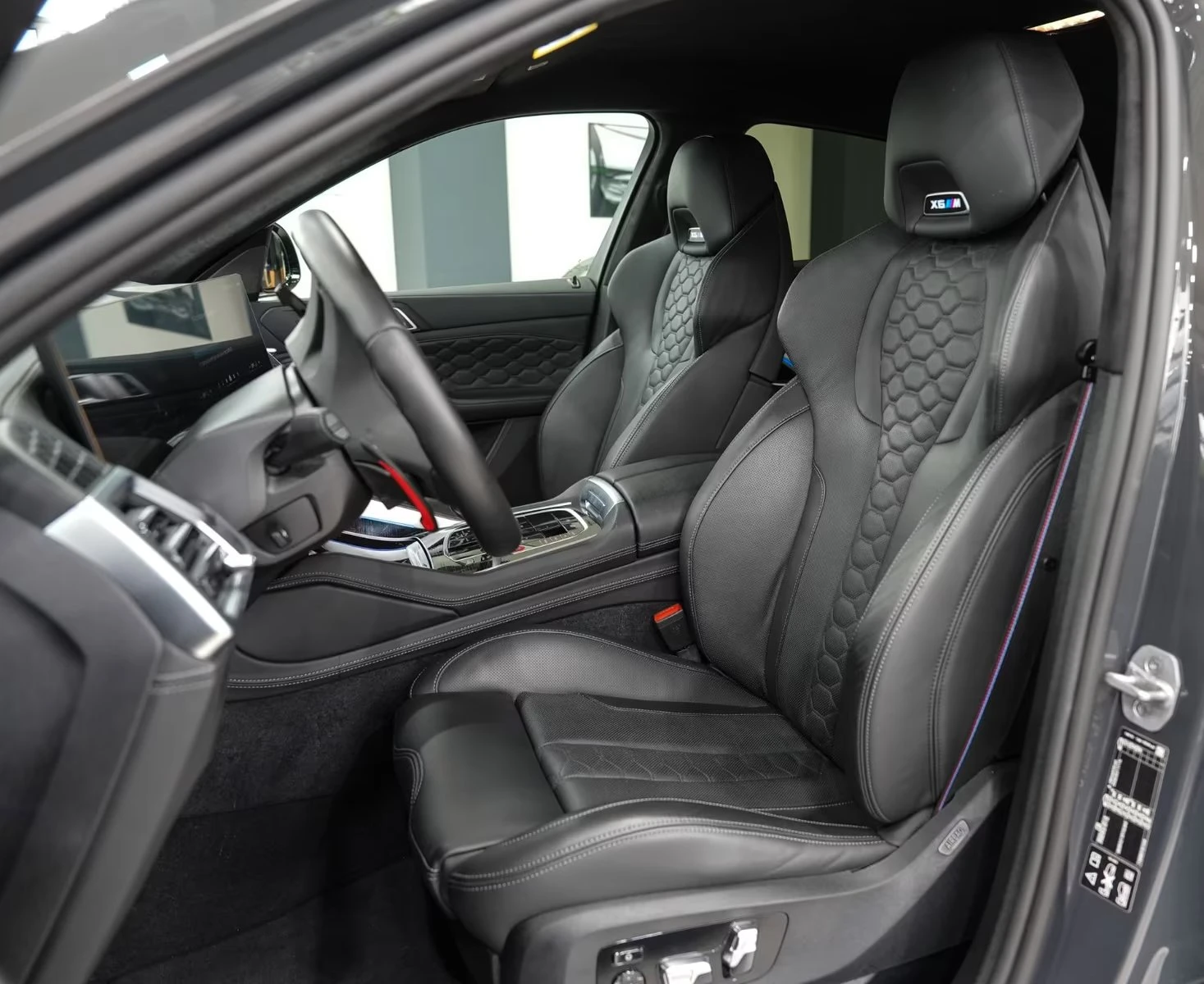 BMW X6 M Competition/INDIVIDUAL/LED/HARMAN KARDON/HUD/360, снимка 7 - Автомобили и джипове - 56021654