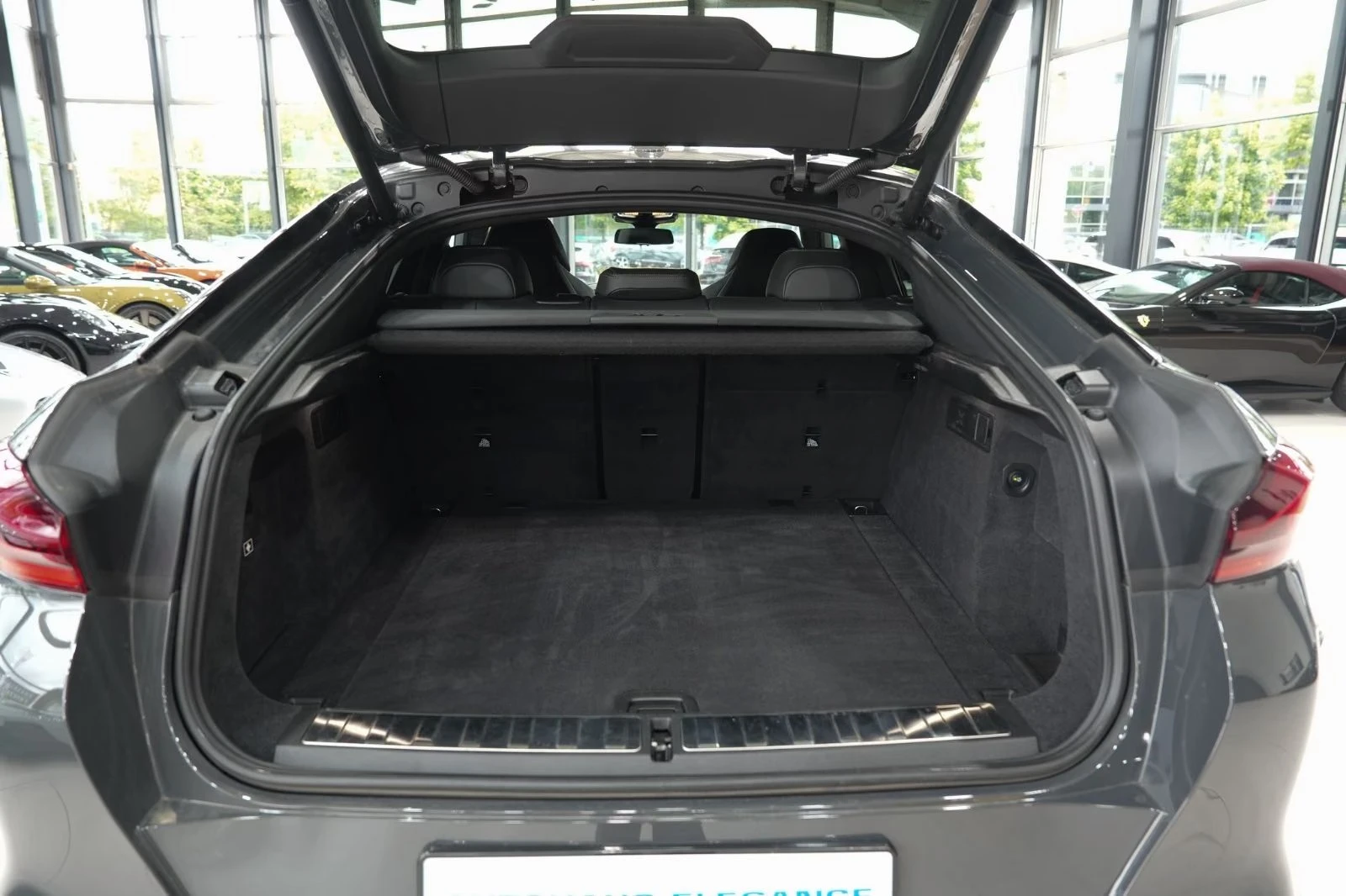 BMW X6 M Competition/INDIVIDUAL/LED/HARMAN KARDON/HUD/360, снимка 16 - Автомобили и джипове - 56021654